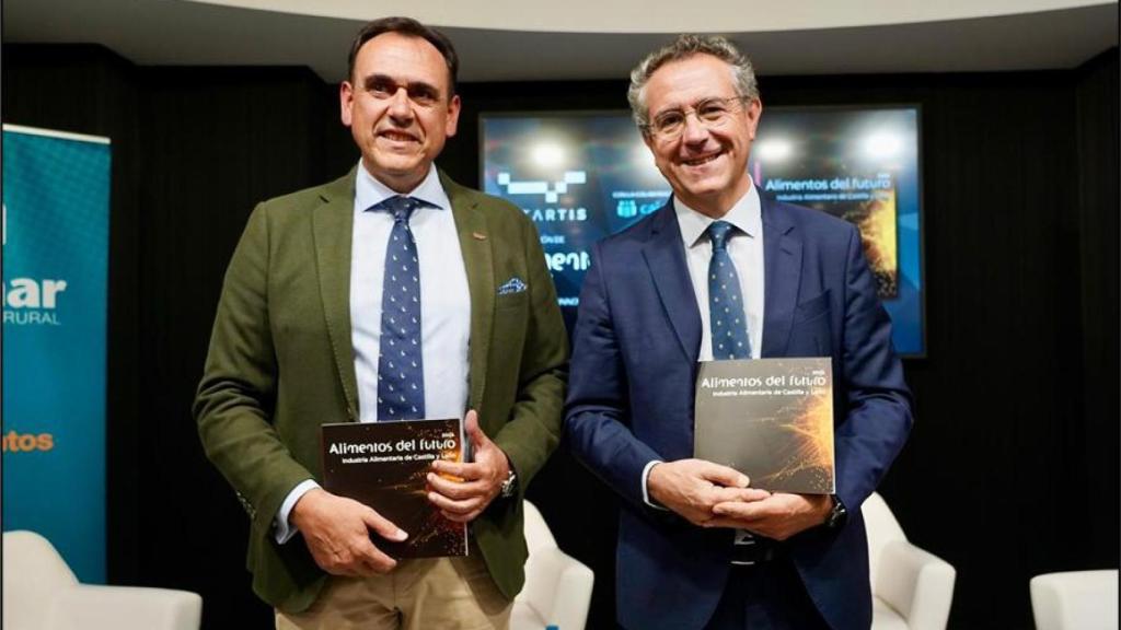 El presidente de Vitartis, Santiago Miguel; y el presidente de Cajamar, Eduardo Baamonde, en la presentación de 'Alimentos del futuro 2025'