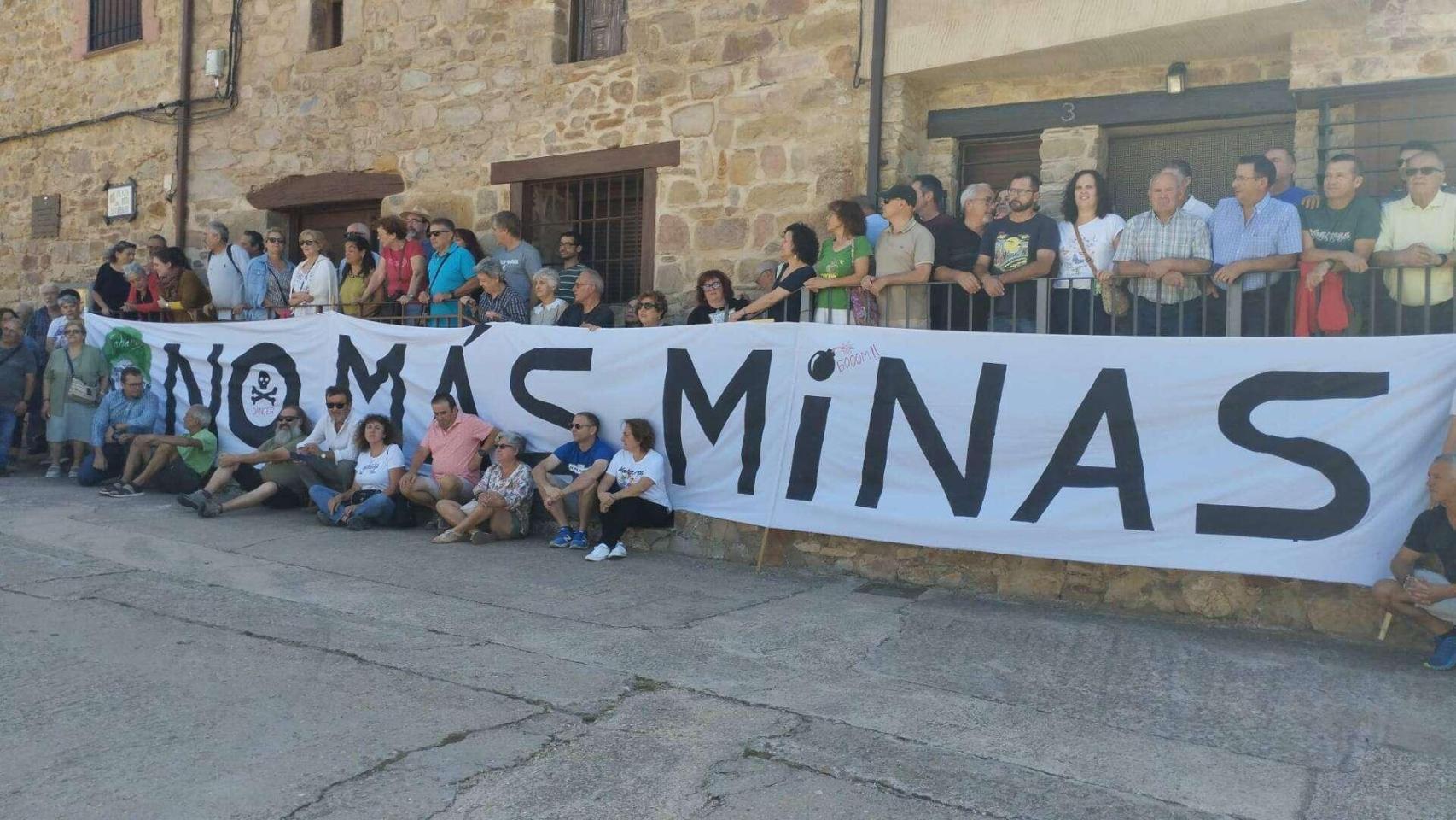 Concentración contra el proyecto de investigación minera en pueblos de Guadalajara.