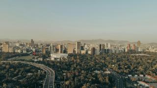 Las empresas mexicanas aumentarán la inversión en IA para acelerar sus negocios. Imagen de Unsplash.