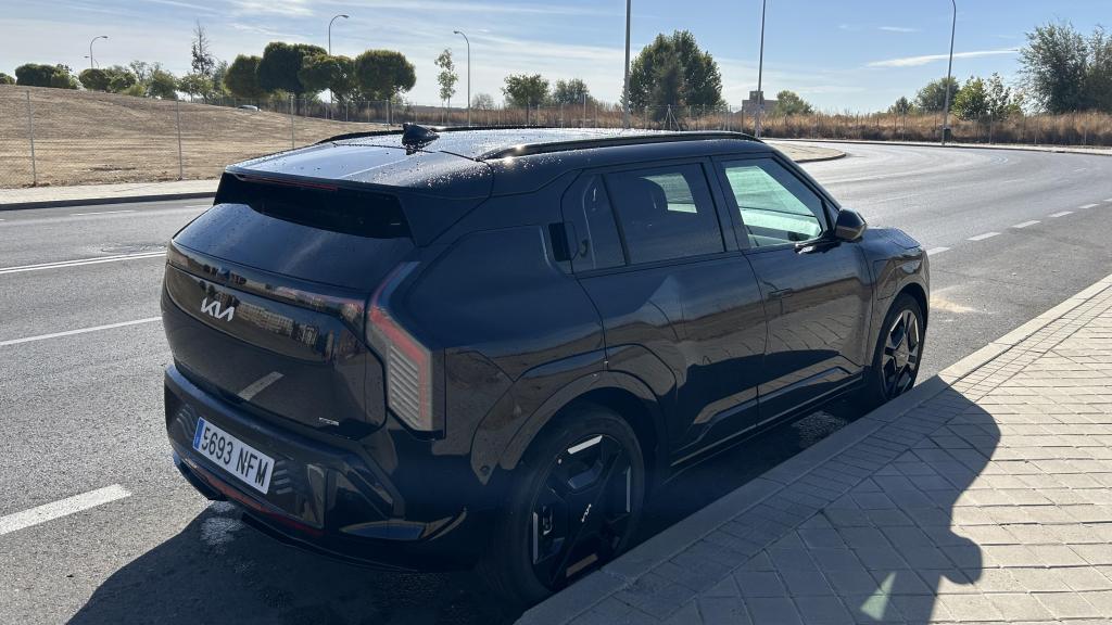 Vista tres cuartos trasera del Kia EV3 GT-Line Long Range