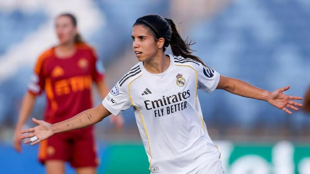 Alba Redondo celebra un gol con el Real Madrid.