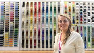 María Rueda en la mercería.