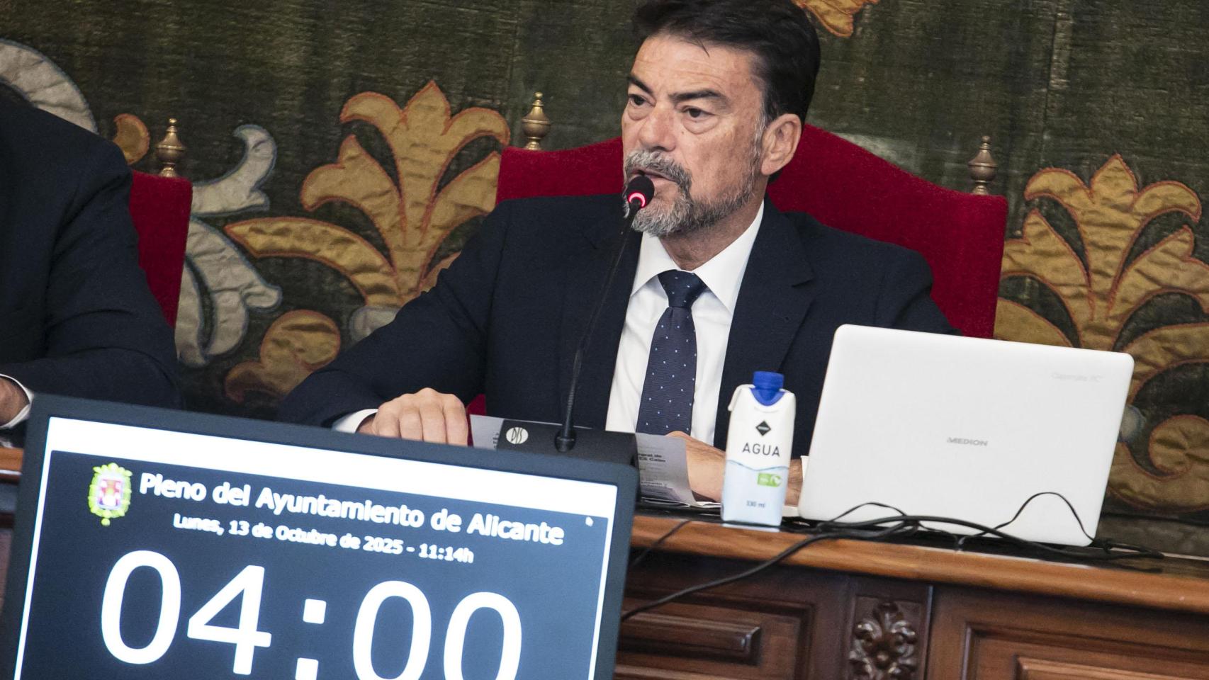 El alcalde Luis Barcala en el Pleno de Alicante, en imagen de archivo.