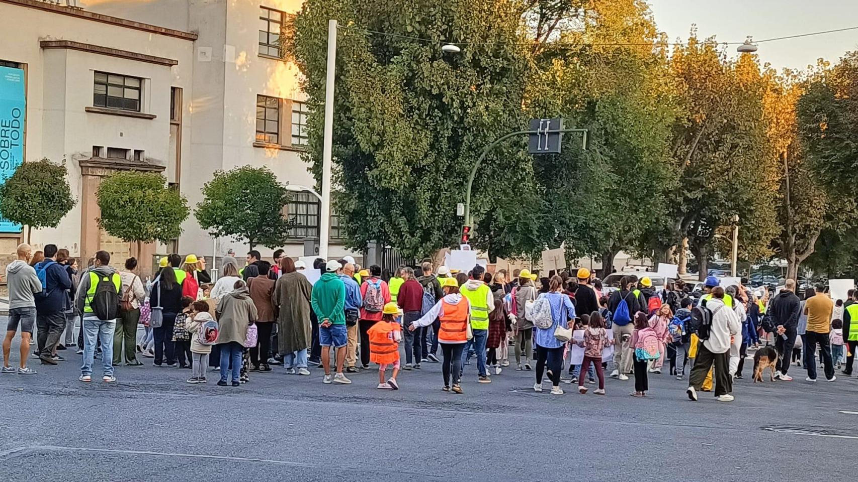 Imagen de las protestas en el CEIP de Prácticas.