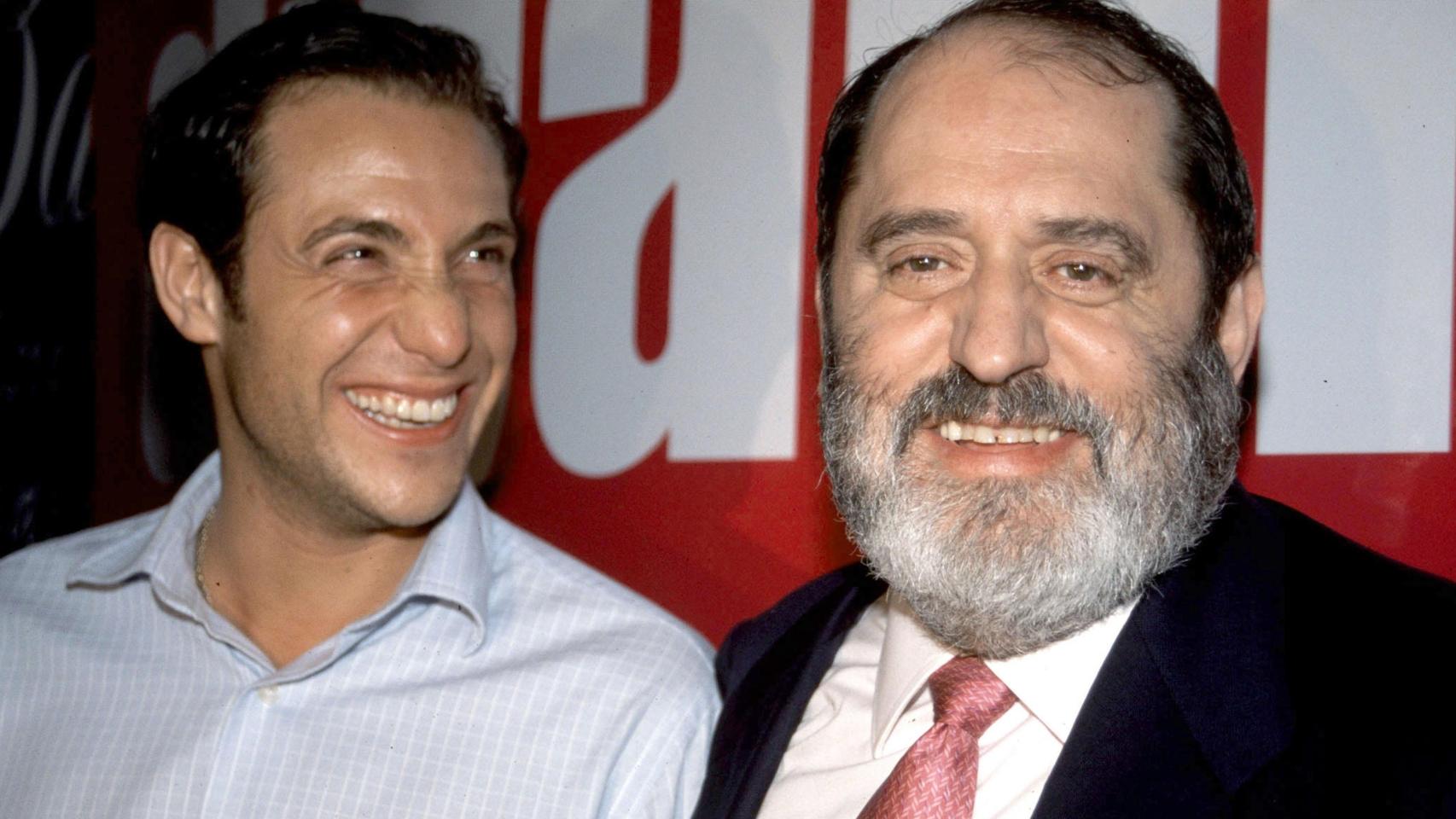 Rodríguez Menéndez, con Antonio David Flores, en una imagen de 2001.