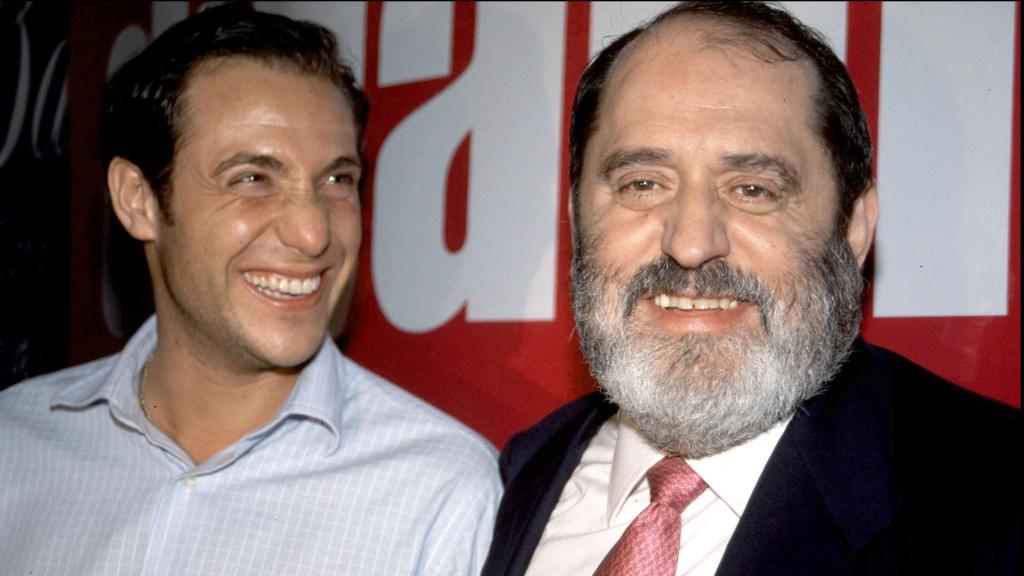 Rodríguez Menéndez, con Antonio David Flores, en una imagen de 2001.