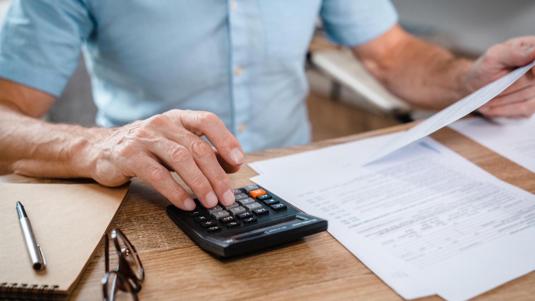 Imagen de recurso de la elaboración de una factura.