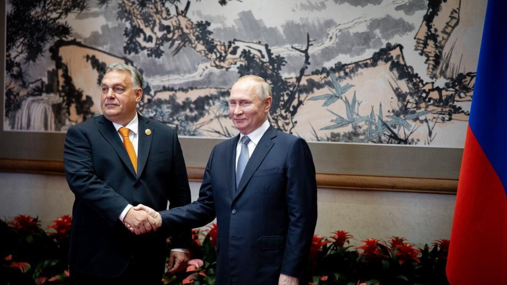 Orbán y Putin, durante una reunión en los márgenes de la cumbre sobre la Nueva Ruta de la Seda en Pekín.