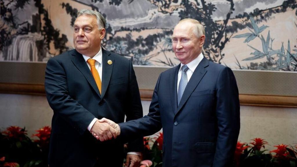 Orbán y Putin, durante una reunión en los márgenes de la cumbre sobre la Nueva Ruta de la Seda en Pekín.