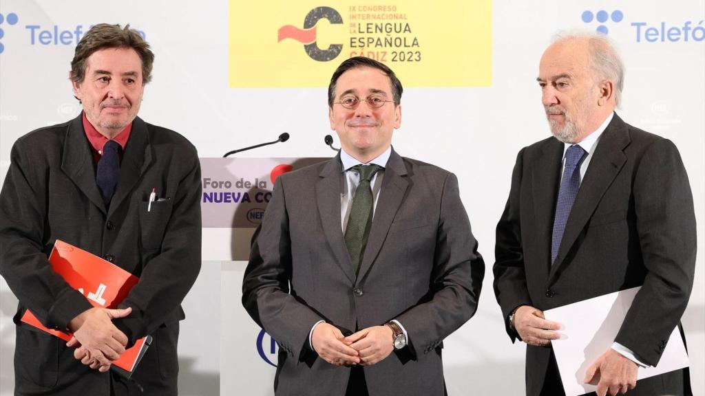 (De izq a der) Luis García Montero, José Manuel Albares y Santiago Muñoz Machado.