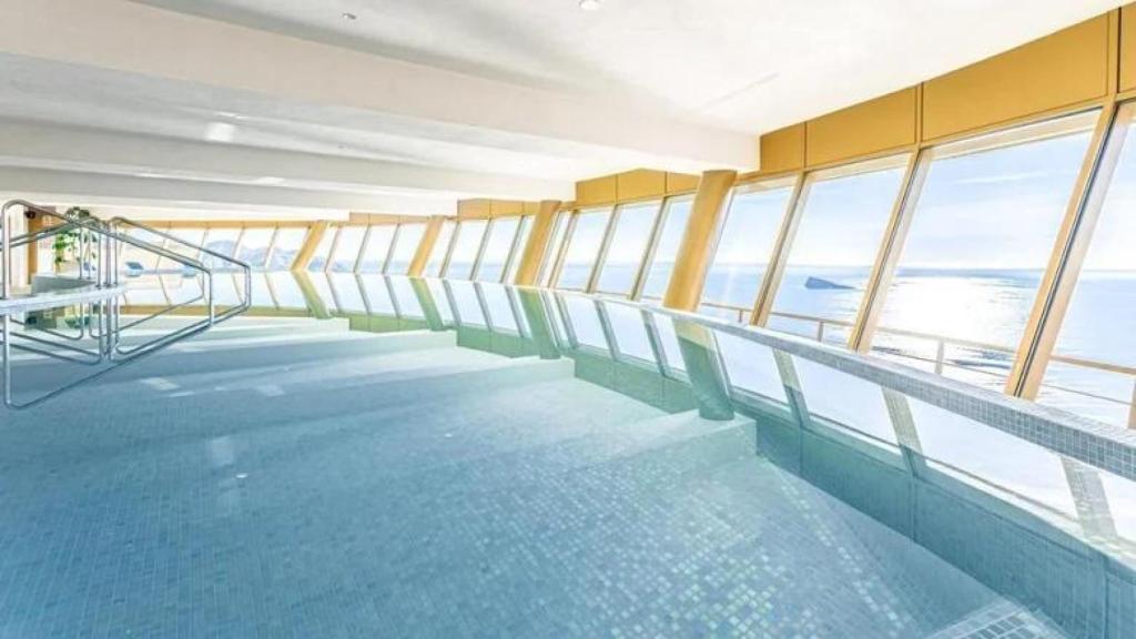 Una piscina del spa del Intempo.