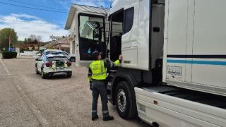 La Guardia Civil inmoviliza en Arcos de Jalón a un camionero que multiplicaba por siete la tasa de alcoholemia permitida