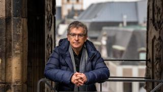 Posteguillo dentro de la Porta Nigra. Foto: Miquel Olivé