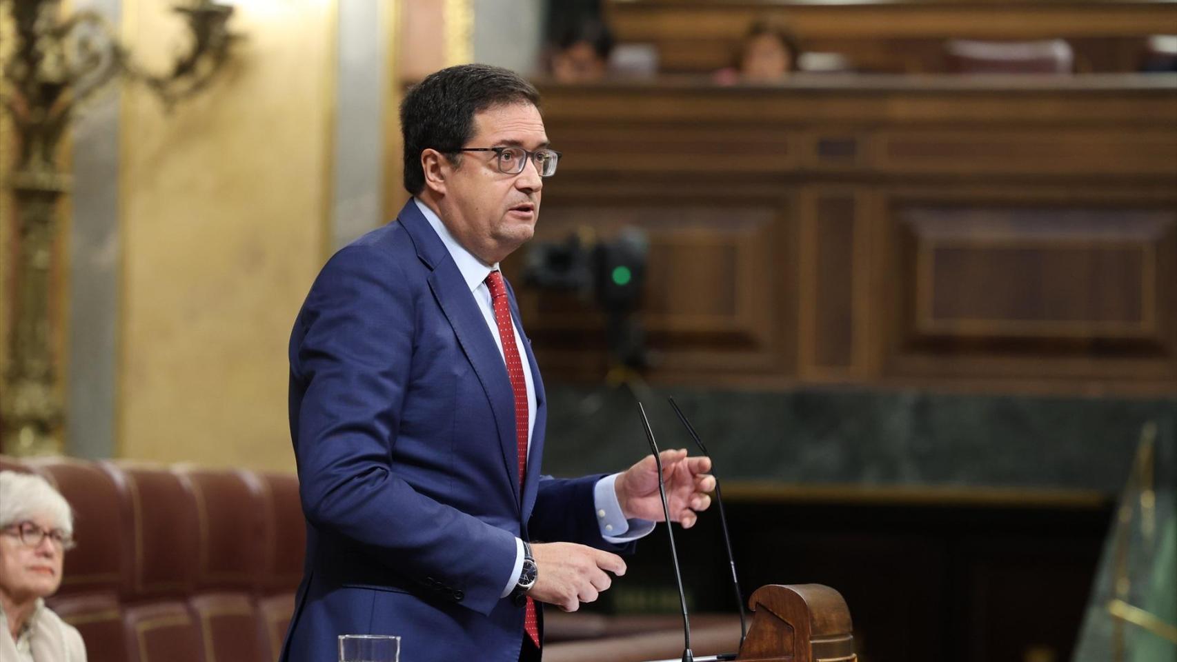 Óscar López, ministro para la Transformación Digital y de Función Pública, durante una sesión de control al Gobierno el pasado otoño.