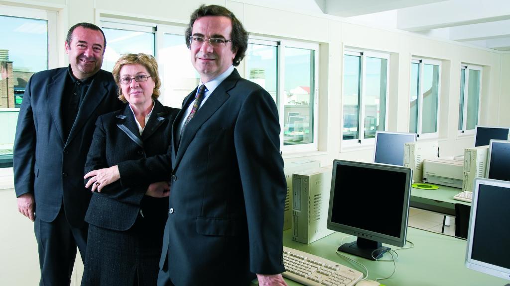 De izquierda a derecha, Félix, María Jesús y Jesús, los miembros de la segunda generación que dirigieron Adams, en una imagen de archivo.