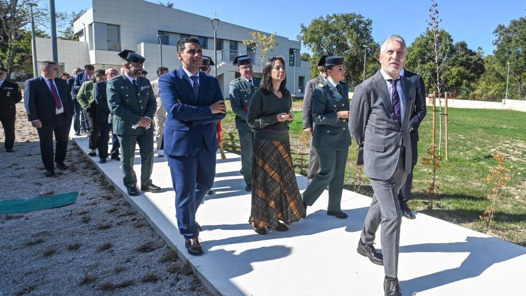 El ministro de Interior en el nuevo cuartel de Villasana de Mena.