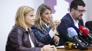 La vicepresidenta segunda del Gobierno, Yolanda Díaz, junto a la delegada del Gobierno en Valencia, Pilar Bernabé, y el secretario de Estado para el Trabajo, Joaquín Pérez Rey. Efe / Chema Moya