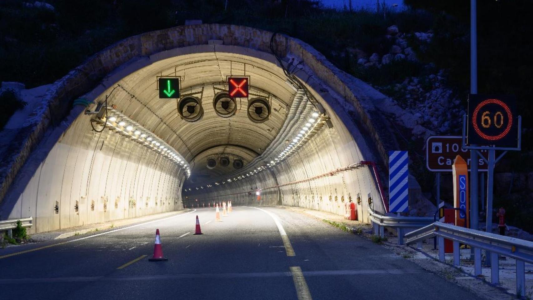 Uno de los túneles de la autopista de peaje sobre los que se ha actuado.