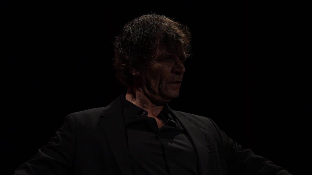 El bailaor Juan Ogalla en un momento de la cantata flamenca 'Americádiz', celebrada en el Teatro Municipal de Arequipa durante el X Congreso Internacional de la Lengua Española. Foto: Instituto Cervantes / Alejandro Cana