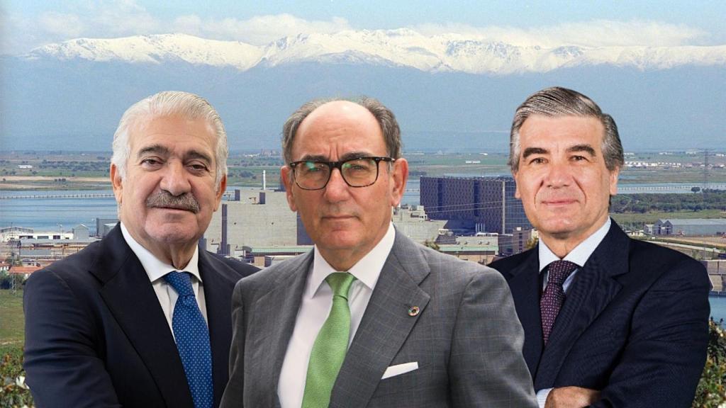 De izq. a dcha.: José Bogas (Endesa), Ignacio Galán (Iberdrola) y Francisco Reynés (Naturgy), con Almaraz de fondo.