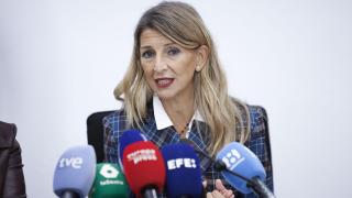 La vicepresidenta segunda del Gobierno, Yolanda Díaz, tras la reunión mantenida con las entidades sin ánimo de lucro beneficiarias del Pla d’Ocupació dana, en Torrent. Efe / Chema Moya