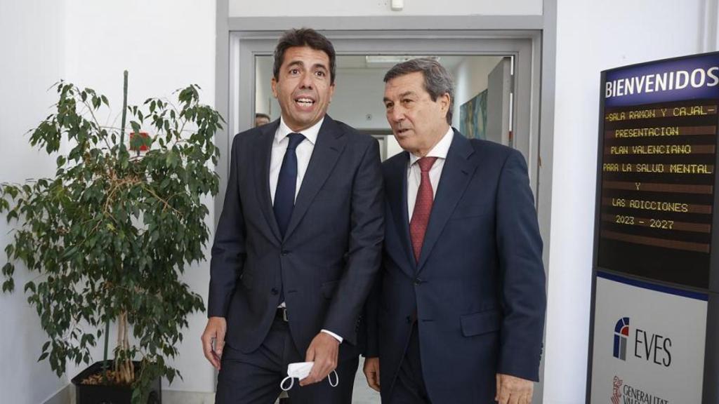 Mazón junto a Marciano Gómez, conseller de Sanidad actual. Rober Solsona / EP