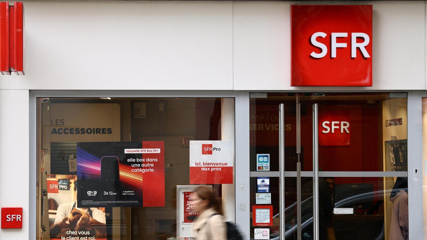 Tienda de SFR, la operadora de Altice en Francia, en una calle de París.