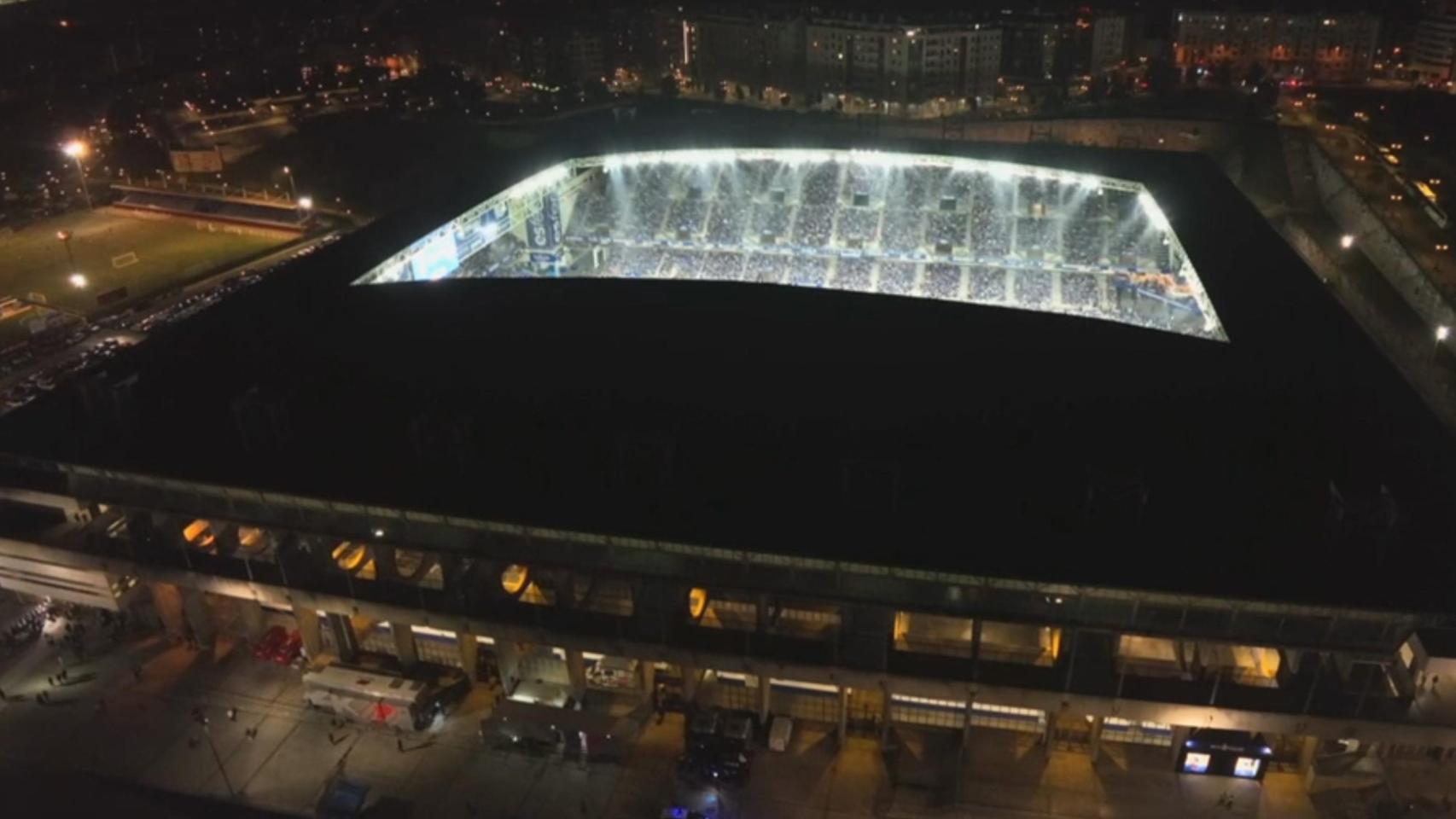 La imagen del Carlos Tartiere que se pudo ver en TV mientras los jugadores protestaban.