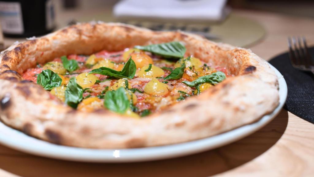 Una de las pizzas que hornean en Sestogusto Sevilla.