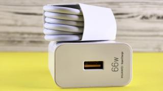 Ejemplo de cargador que no cumplirá la nueva normativa europea