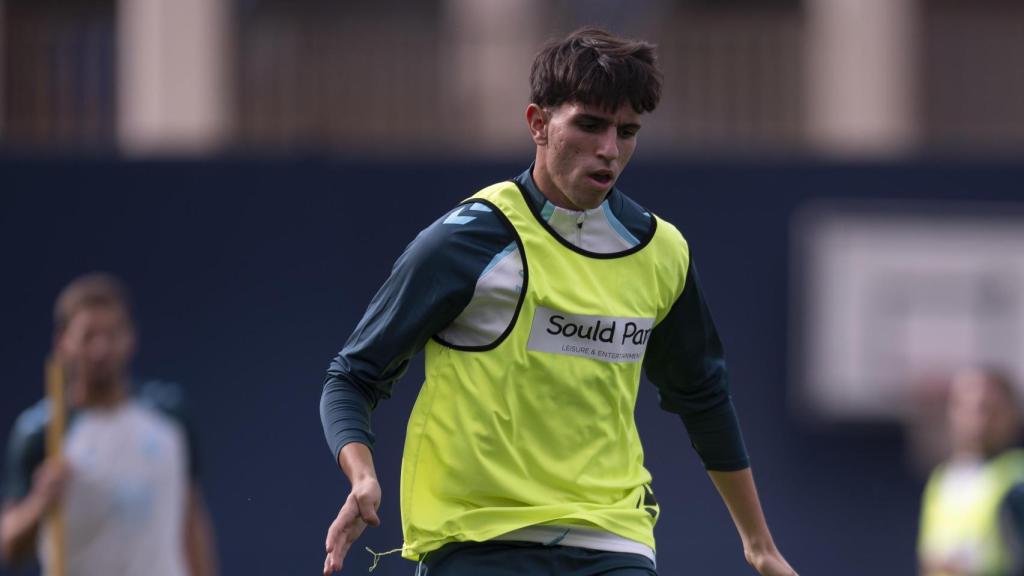 Izan Merino durante un entrenamiento con el Málaga CF