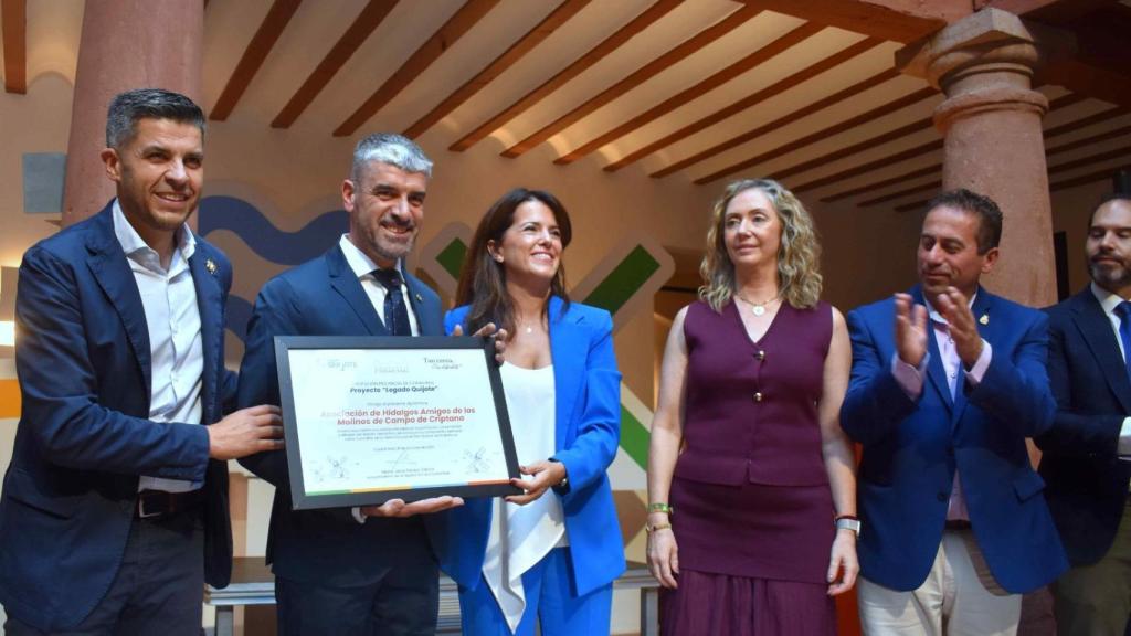 María Jesús Pelayo entregó los reconocimientos.