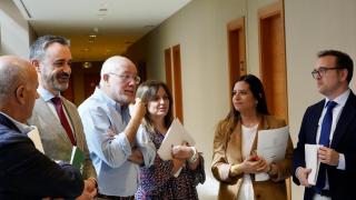 El portavoz de Vox en las Cortes, David Hierro, el procurador del Grupo Mixto Francisco Igea, la portavoz del Grupo Socialista, Patricia Gómez Urbán, la viceportavoz, Nuria Rubio y el portavoz del Grupo Popular, Ricardo Gavilanes, antes de una reunión de la Junta de Portavoces