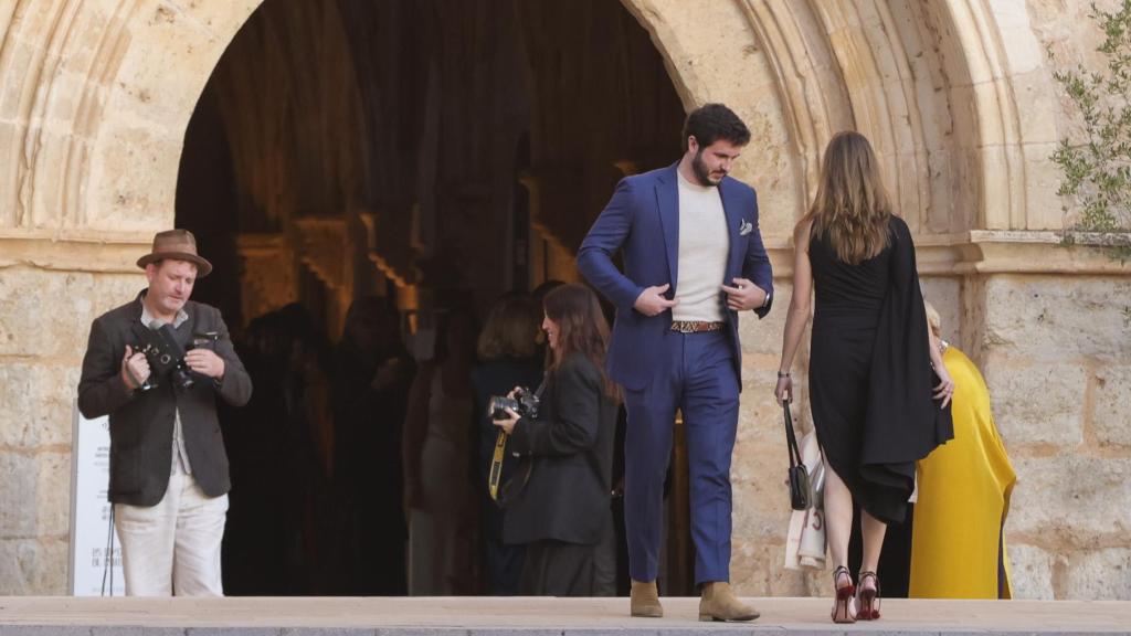 Stella Banderas y Alex Gruszynski contraerán matrimonio este sábado, 18 de ocrubre.