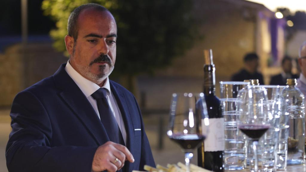 Stella del Carmen y su prometido celebrarán su boda con un marcado acento español.