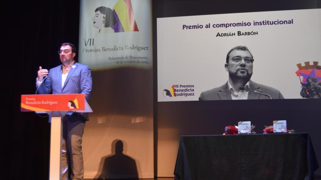 El presidente del Principado de Asturias, Adrián Barbón, este sábado en la localidad salmantina de Peñaranda de Bracamonte