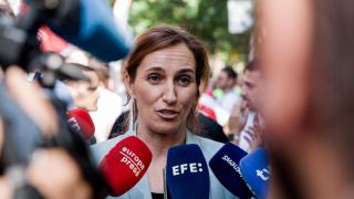 La ministra de Sanidad, Mónica García, esta mañana en la Cuarta Marcha Positiva organizada en Madrid por Pride Positivo.
