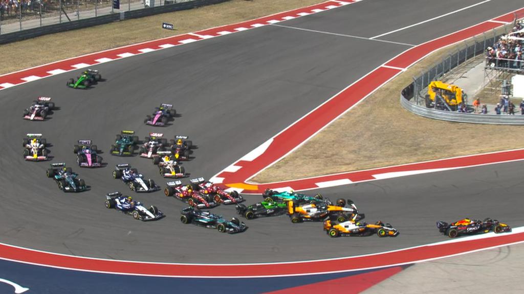 Accidente en la curva 1 de la carrera al sprint del GP de Estados Unidos.