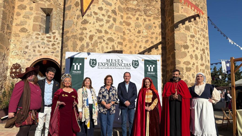 Las autoridades junto a los protagonistas de la cita.