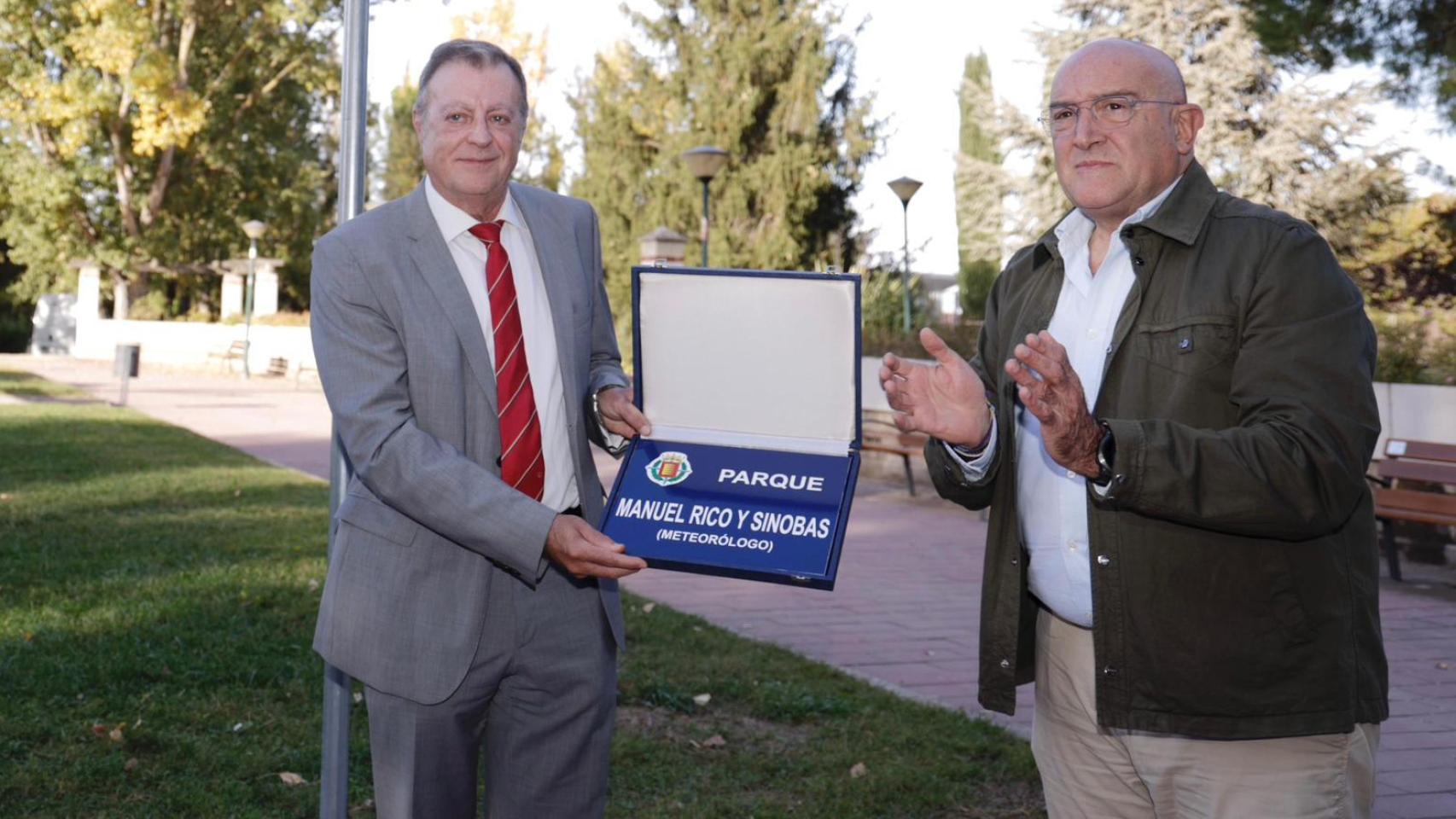 El alcalde de Valladolid, Jesús Julio Carnero, inaugura el nuevo Parque Manuel Rico y Sinobas