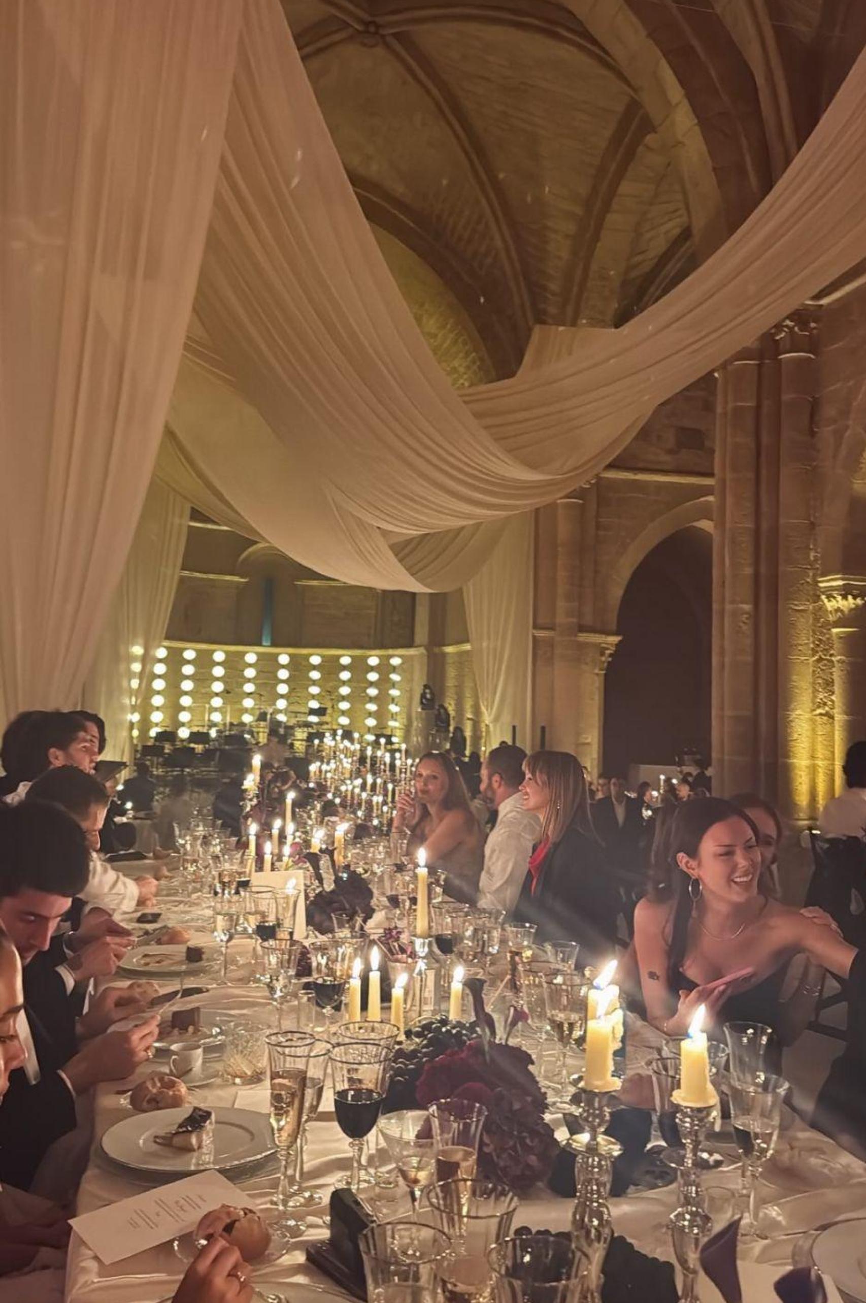 Los invitados durante la cena