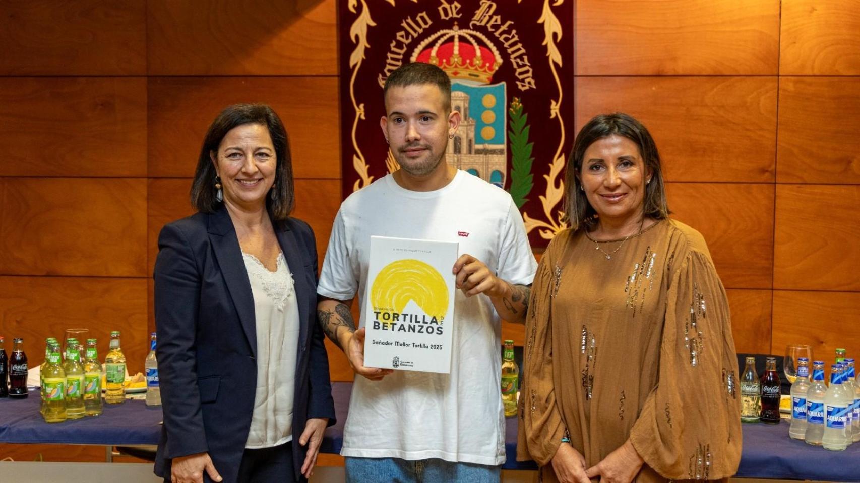Pedro Miño del restaurante Adega Lastras gana el concurso de la tortilla de Betanzos (A Coruña)