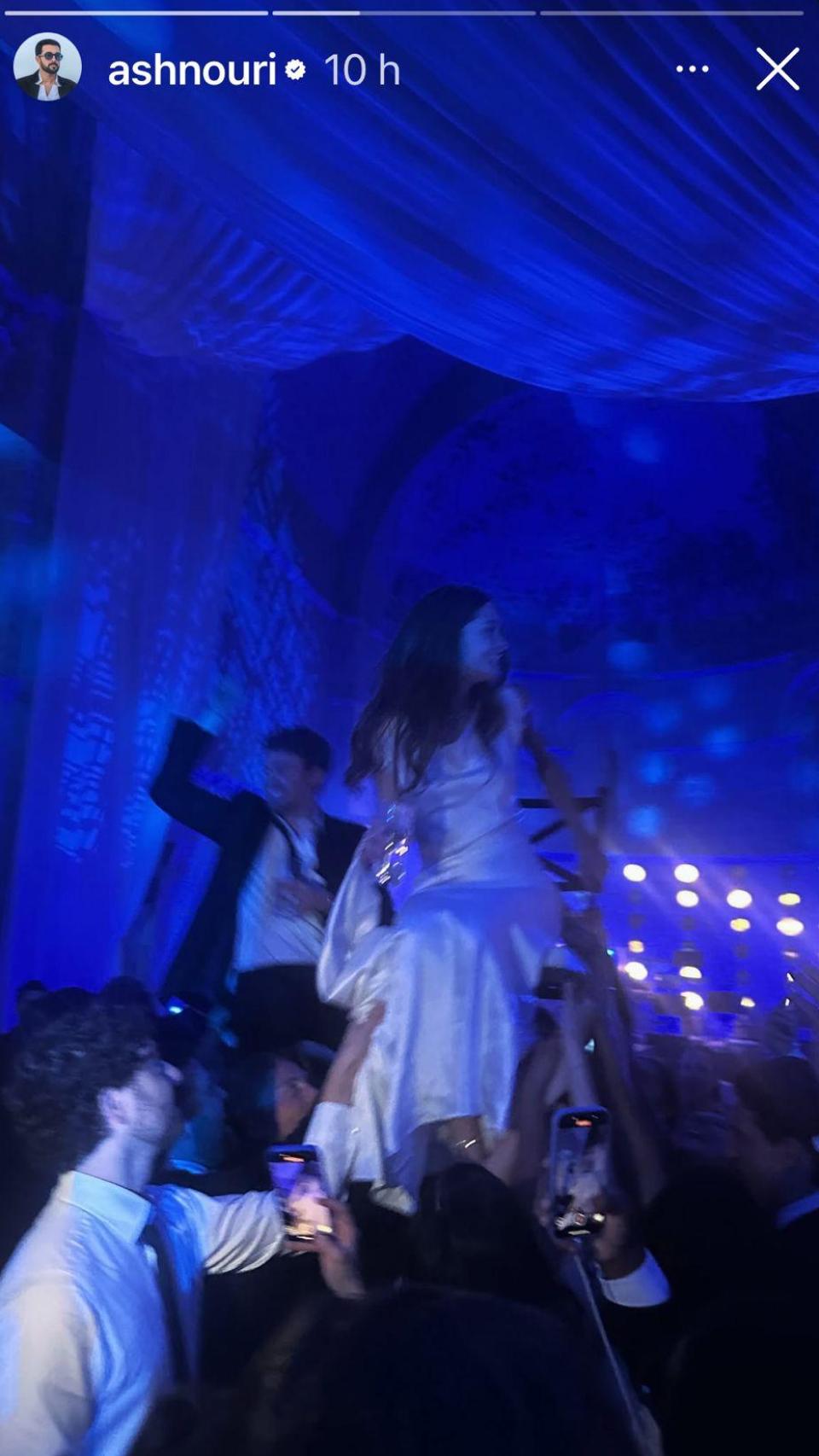 Stella del Carmen y Alex Gruszynski, en una imagen de su boda compartida en las redes sociales.