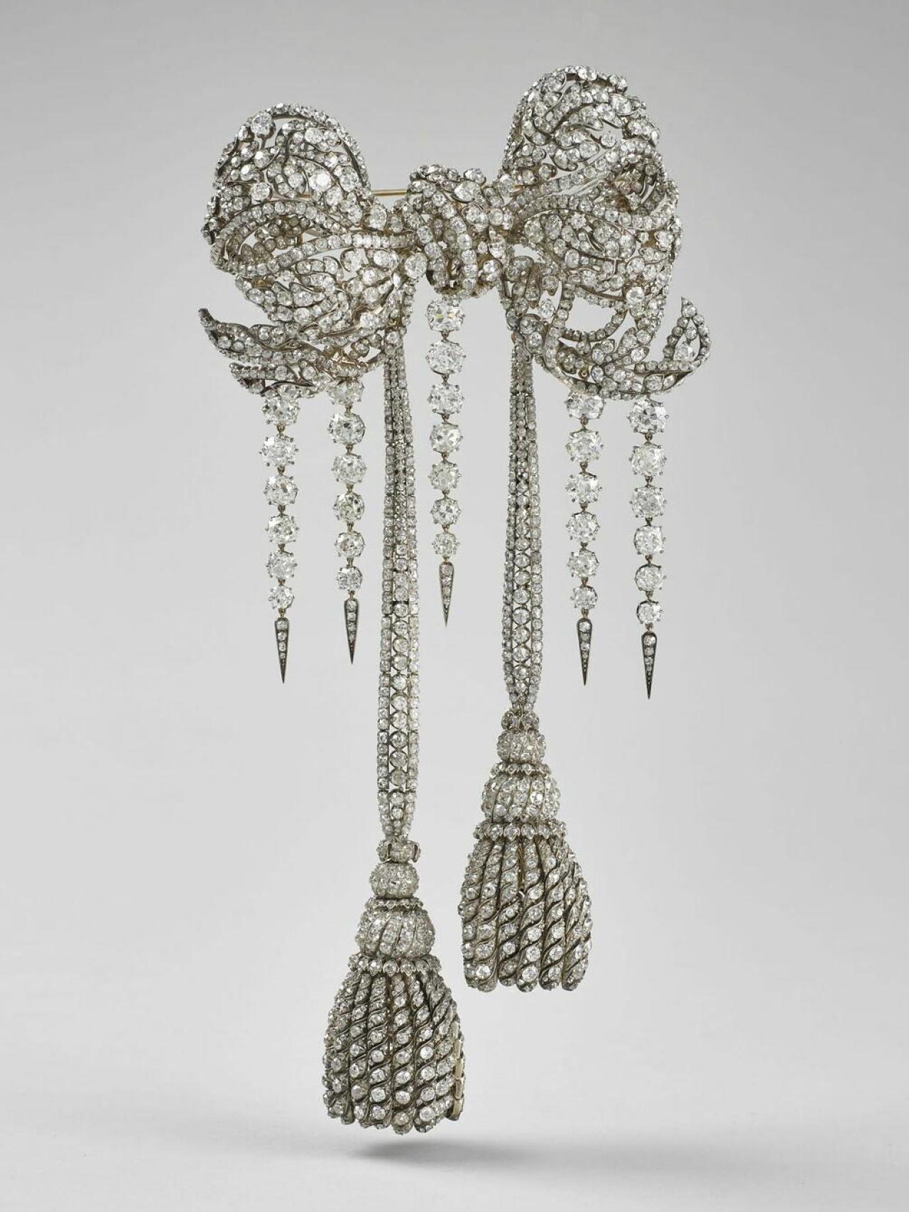 Gran lazo del corpiño de la emperatriz Eugenia.