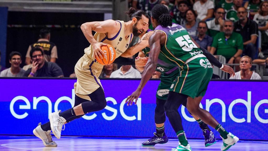Shengelia durante el Unicaja vs. FC Barcelona de la Liga Endesa