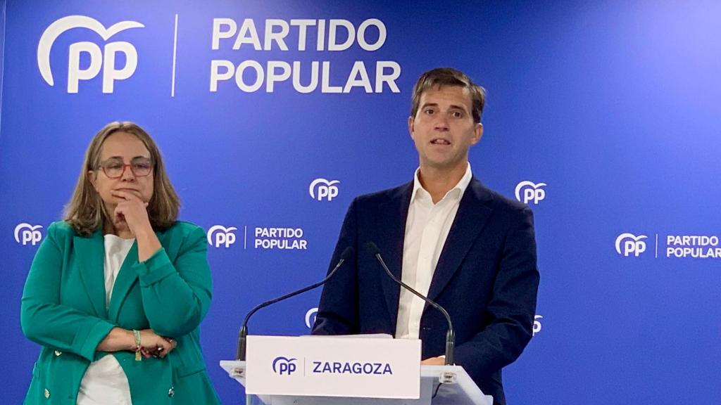 Maricarmen Lázaro y Ramón Celma, este lunes en la sede del PP-Aragón.