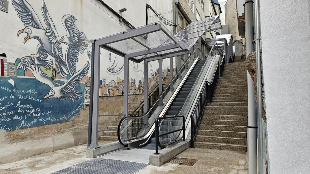 Escaleras mecánicas en la escalianta de Adelaida Muro, en el barrio coruñés de Monte Alto.