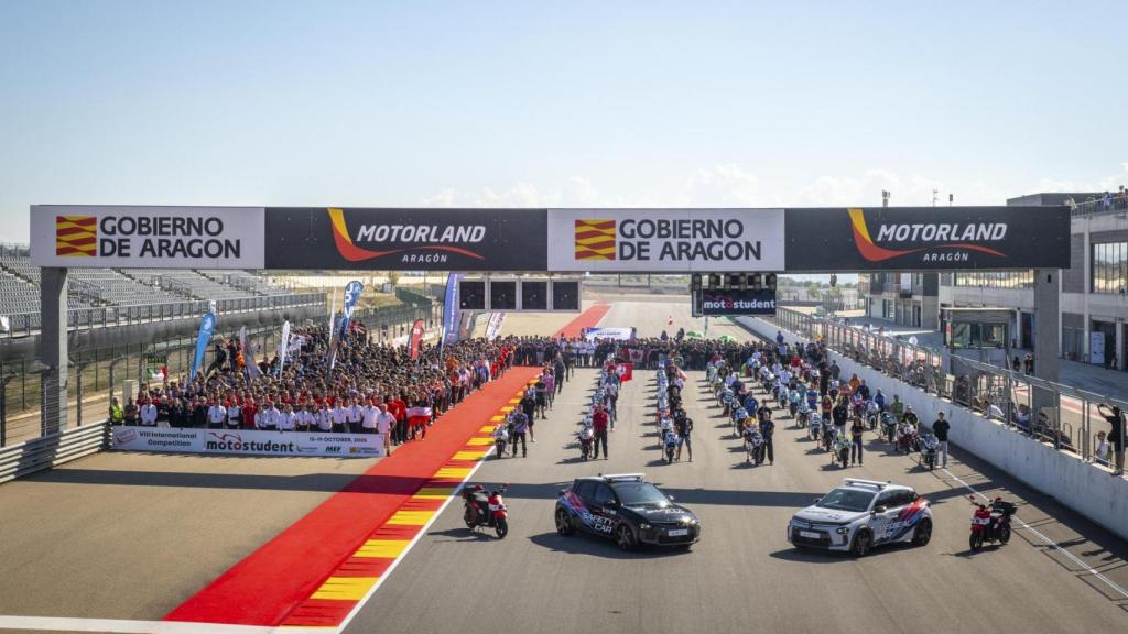 Foto de familia de todos los participantes en la presente edición de esta competición.