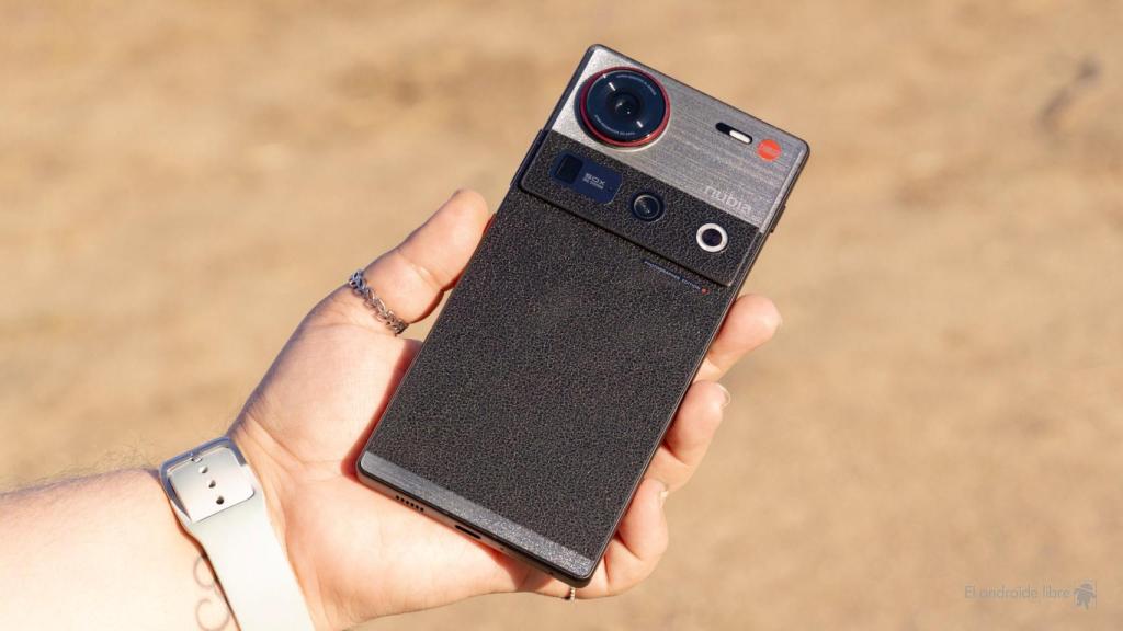 ZTE Nubia Z70s Ultra por detrás