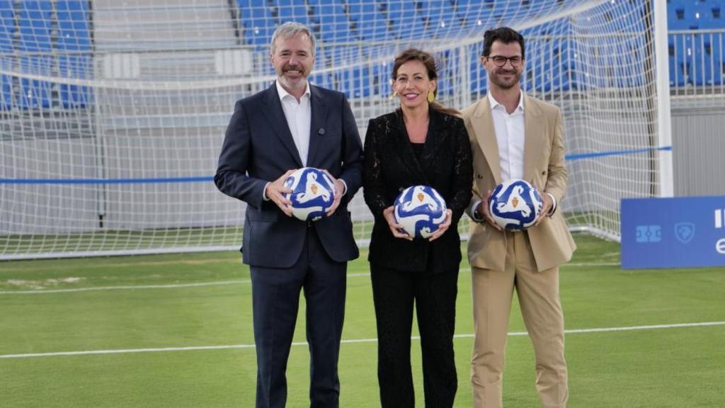 Jorge Azcón, Natalia Chueca y Fernando López, en la inauguración del Ibercaja Estadio
